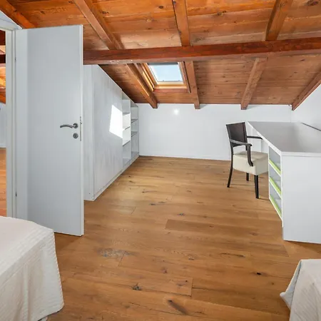 2 Bedroom Awesome Home In Valbandon *