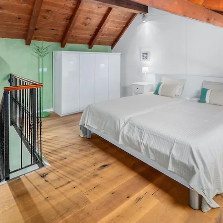 2 Bedroom Awesome Home In Valbandon