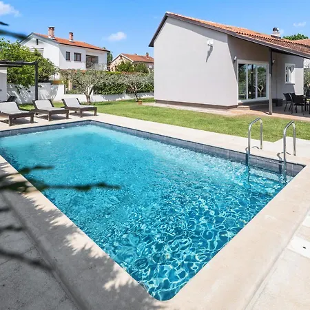Holiday home 2 Bedroom Awesome Home In Valbandon *