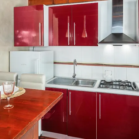 2 Bedroom Awesome Home In Valbandon