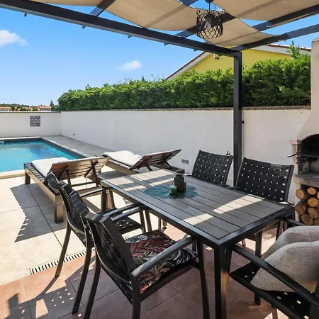 2 Bedroom Awesome Home In Valbandon