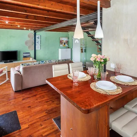 Holiday home 2 Bedroom Awesome Home In Valbandon