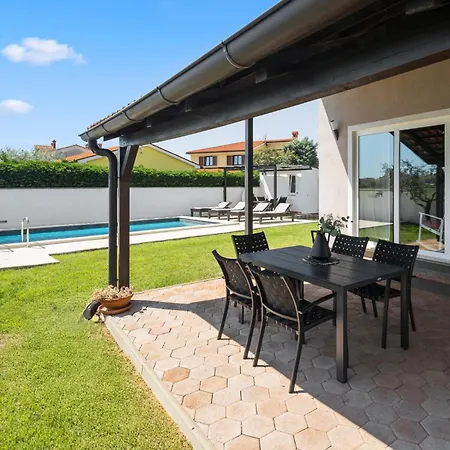 2 Bedroom Awesome In Valbandon Tatil Evi Štinjan