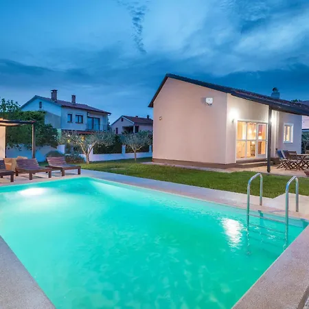 Tatil Evi 11 Valbandon