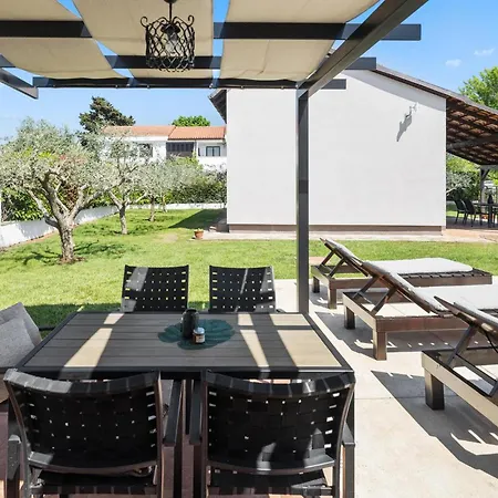 2 Bedroom Awesome In Valbandon Tatil Evi